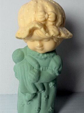 Vintage  Avon “Little Dream Girl” (Petite Reveuse) perfume bottle